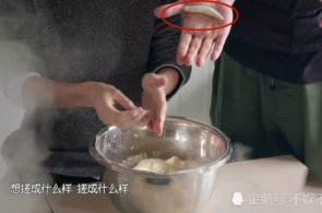 央视速评：贯穿把新时候党的修设新的伟大工程推向发挥